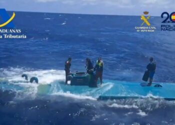 España: Interceptan 'narcosubmarino' con cuatro colombianos abordo con presunta cocaína