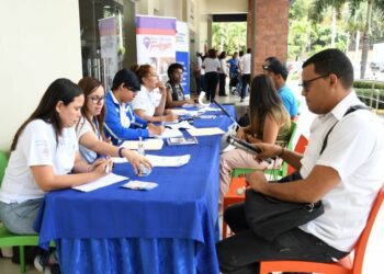 Ministerio de Trabajo convoca a recepción de currículums para aerolínea internacional
