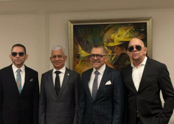 Senado reconoce trayectoria de Los Hermanos Rosario por su aniversario 45