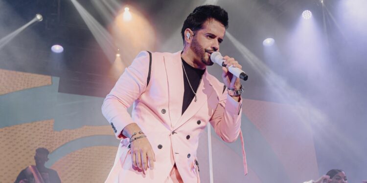 Manny Cruz cierra su gira “Dominicano de Corazón” a casa llena