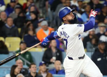 Teoscar Hernández lidera la victoria de los Dodgers sobre los Yankees