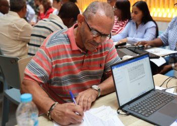 Gobierno anuncia pago de indemnización a policías retirados durante el 2023