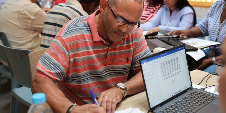 Gobierno anuncia pago de indemnización a policías retirados durante el 2023