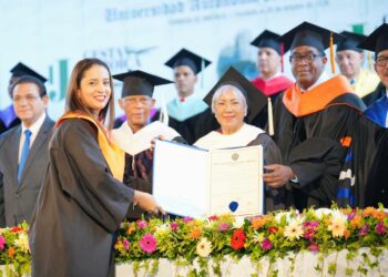 UASD inviste a 2,048 profesionales en Santiago de los Caballeros