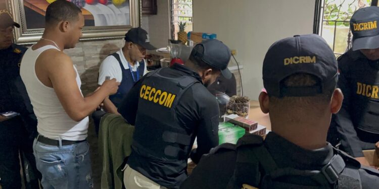 Decomisan cervezas y cigarrillos adulterados en operativo en Santo Domingo Este