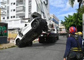 Tragedia en Evaristo Morales: Dos muertos y dos heridos al caer vehículo en construcción