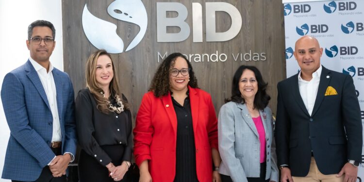 Realizan con éxito la primera Feria de Empleos del Programa Mujer Digital