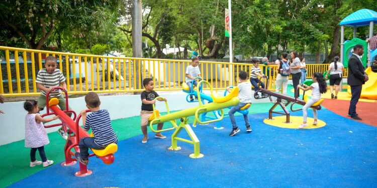 Parque infantil en la Plaza de la Cultura: Un Oasis de diversión y desarrollo para niños