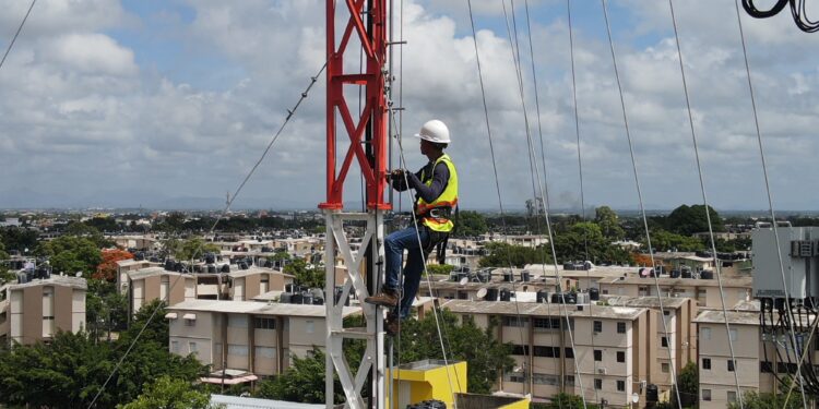 Activan plan de contingencia ante posible paso del huracán Beryl
