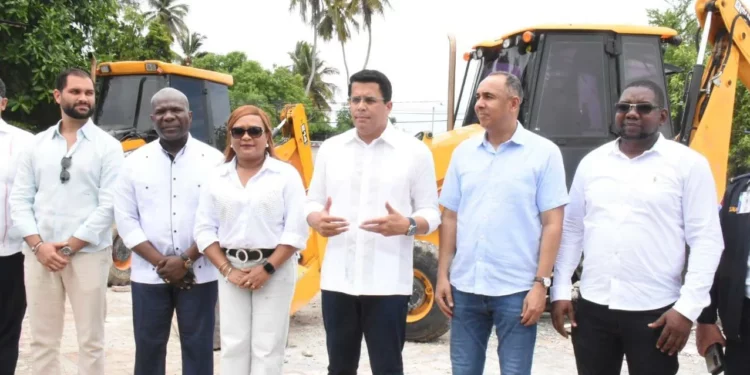 Turismo continúa con la intervención en Guayacanes para fortalecer ese destino