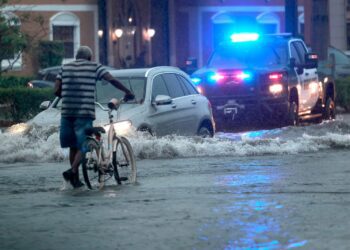Inusual emergencia inundaciones FL pone en vilo residentes
