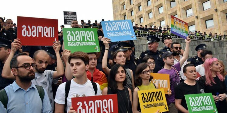 Ley LGBTI de Georgia encara un riesgo de represión violenta