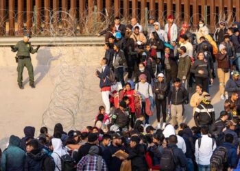 Tras orden Biden, crece el  número de migrantes en campamentos callejeros de México