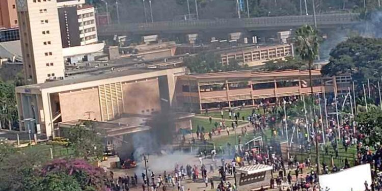 Kenia vive un día de caos que coincide con el envió de 400 policías a pacificar a Haití