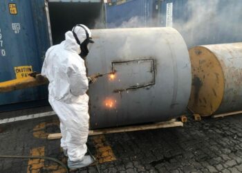 Decomisan más de mil libras de marihuana en rollos de maquinarias pesadas