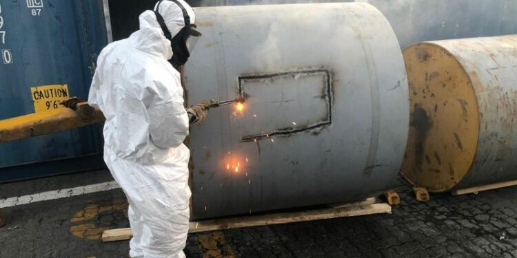 Decomisan más de mil libras de marihuana en rollos de maquinarias pesadas