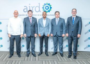 Comisión busca duplicar el PIB se reúne con industriales dominicanos 