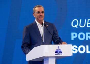 Presidente Abinader destaca logros económicos del Sistema de Transporte Estudiantil