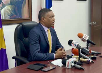 Yván Lorenzo anuncia su candidatura a la secretaría general del PLD