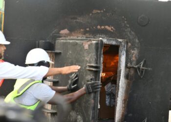 JCE incinera  boletas de las elecciones municipales de febrero pasado