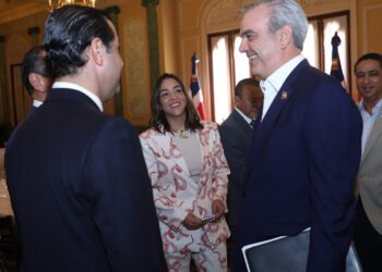 Abinader propone actualizar agenda de trabajo conjunta con sector exportador