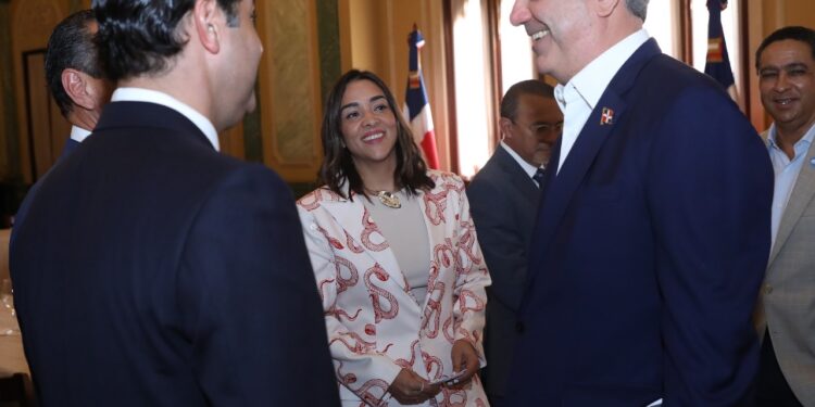 Abinader propone actualizar agenda de trabajo conjunta con sector exportador