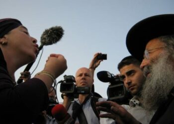 Miles de ultraortodoxos protestas contra la sentencia que les obliga a hacer el servicio militar