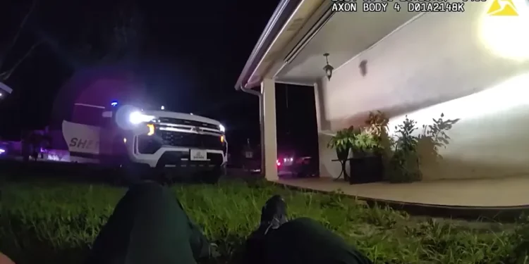 Joven mata a sus padres antes de caer a mano de la policía