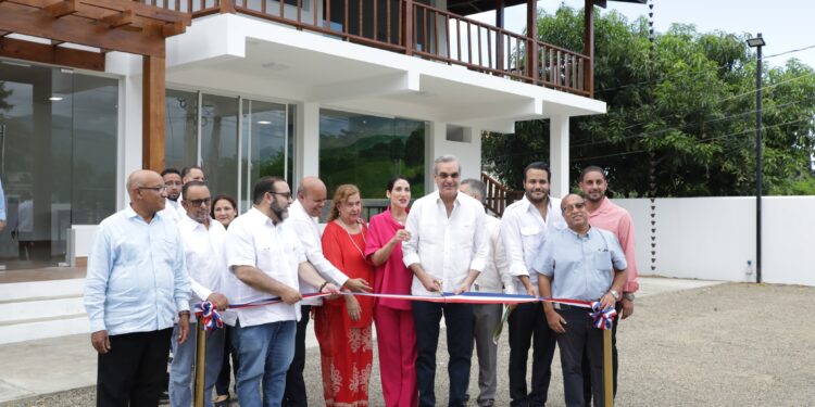 Presidente Abinader inaugura obras eléctricas en Jarabacoa