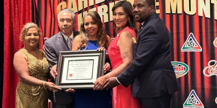 Periodista dominicana se convierte en “Mujer Influencia Hispana en EEUU”