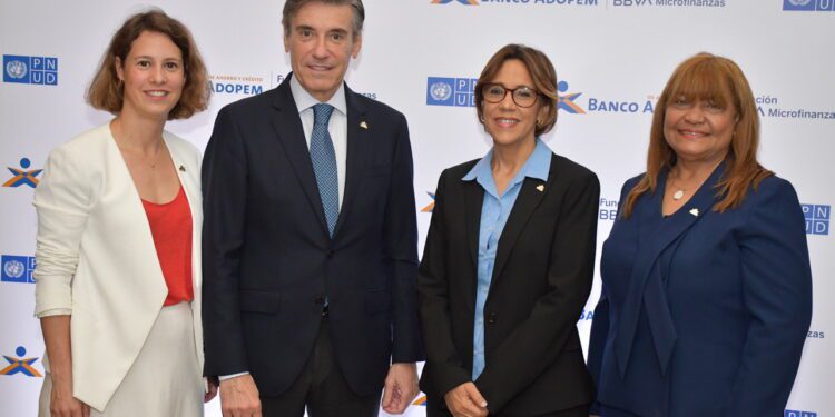 Banco Adopem y Fundación Microfinanzas BBVA revelan Informe Social 2024