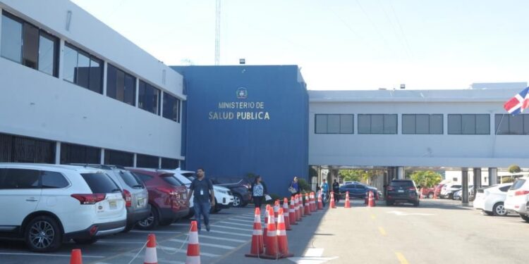 Ministerio de Salud reduce significativamente casos de dengue