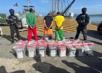 Incautan 134 paquetes de cocaína y arrestan a tres venezolanos