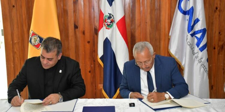 ONAPI y la UCNE promoverán la innovación y la tecnología en San Francisco de Macorís