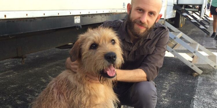 Roger Wasserman brilla en "Arthur The King" con Mark Wahlberg