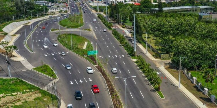 Abinader: entrada de autopista Duarte a Santo Domingo será ampliada a 16 carriles
