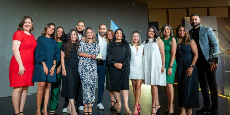 Banco BHD gana Oro en Premios Effie por la campaña "Mira Más Allá"