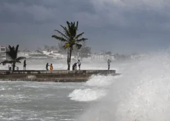 Jamaica en el ojo del huracán Beryl: categoría 5 aterroriza el Caribe