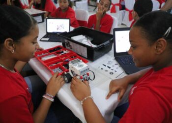 Miles de niños dominicanos participan de festival de tecnología durante 8 días