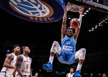 Grecia vence a Dominicana impulsado por  el gigante Antetokounmpo