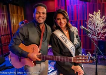 Nuevamente Fermín Ceballos "enamora" a Miss Universo