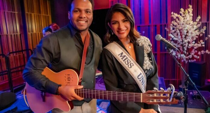 Nuevamente Fermín Ceballos "enamora" a Miss Universo