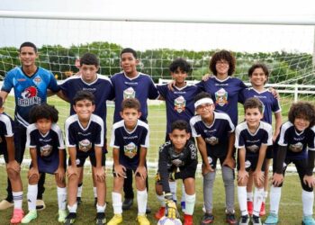 Estudiantes disfrutan premio en Miami tras ganar la Copa Rica 2024
