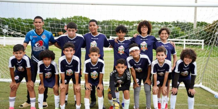 Estudiantes disfrutan premio en Miami tras ganar la Copa Rica 2024