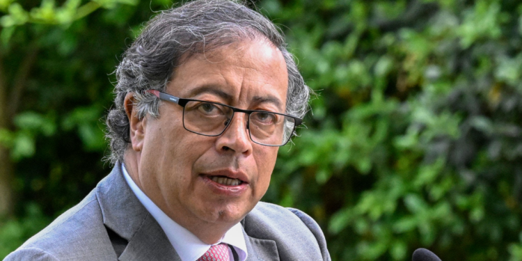 Petro cuestiona el proceso electoral en Venezuela