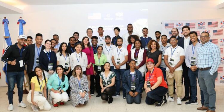 ICDA y Embajada de EE.UU realizan Hackathon para fomentar educación STEAM