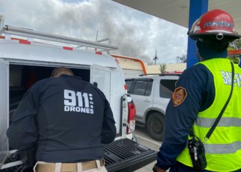 Bomberos sofocan incendio en fábrica de fibras de vidrio en Los Alcarrizos