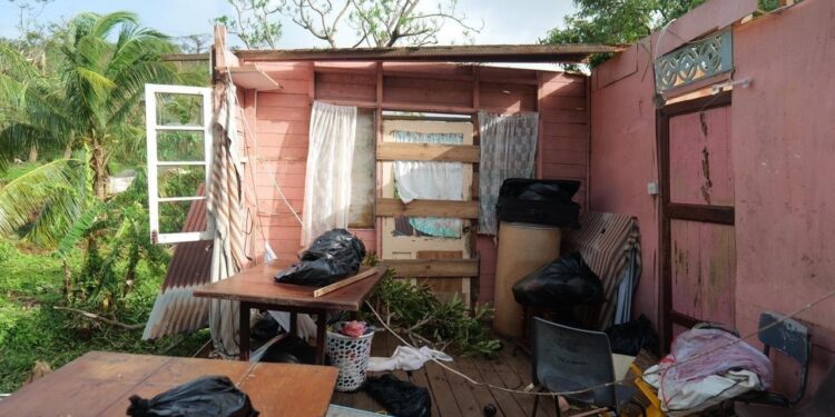 UNICEF alerta de que 3 millones de niños están en riesgo por el paso del huracán 'Beryl' en el Caribe