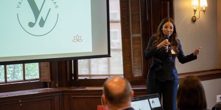 Yanery Villegas destaca en Congreso Mundial de Mujeres Líderes en Harvard