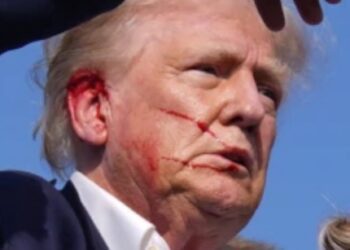 Trump evacuado herido de mitin en Pensilvania tras presuntos disparos